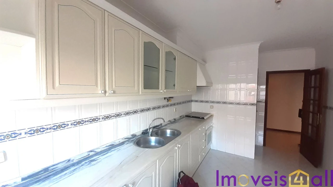 Apartamento T2 para Venda em Algueirão-Mem Martins Foto 2
