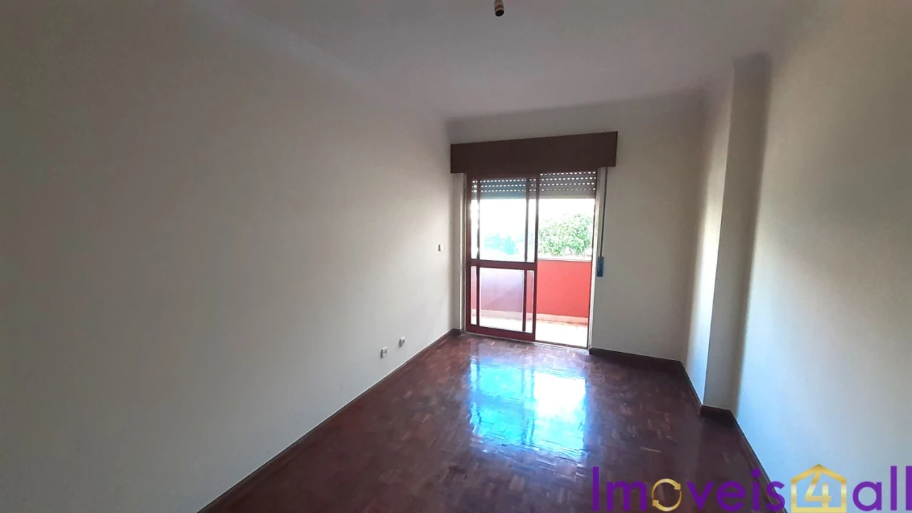 Apartamento T2 para Venda em Algueirão-Mem Martins Foto 12