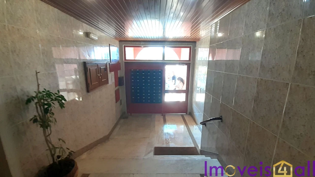 Apartamento T2 para Venda em Algueirão-Mem Martins Foto 25