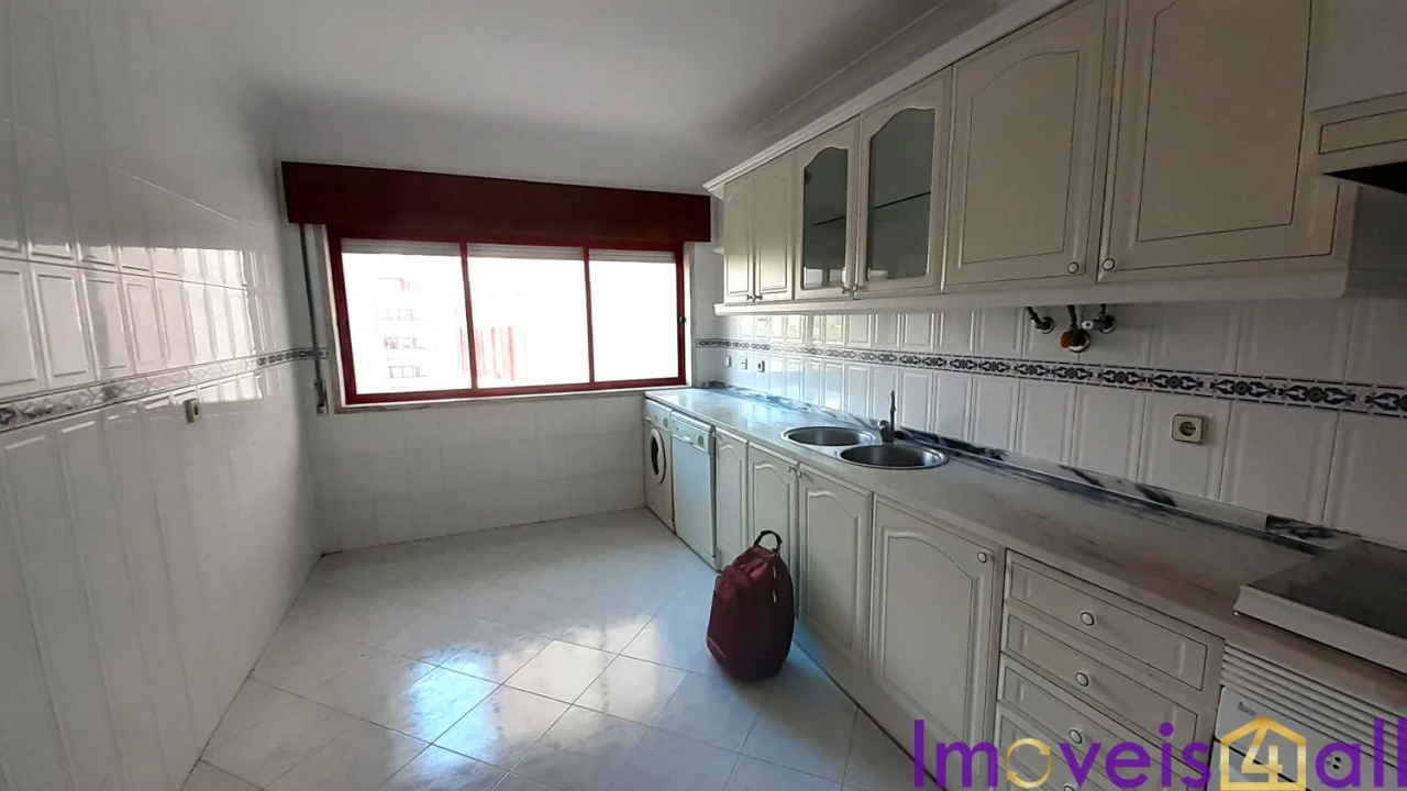 Apartamento T2 para Venda em Algueirão-Mem Martins Foto 1