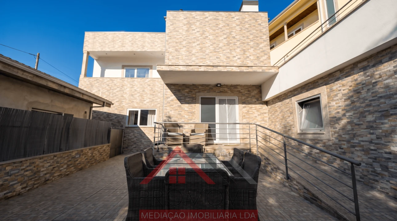 Moradia T4 para Venda em Santo Tirso, Couto (Santa Cristina e São Miguel) e Burgães Foto 13