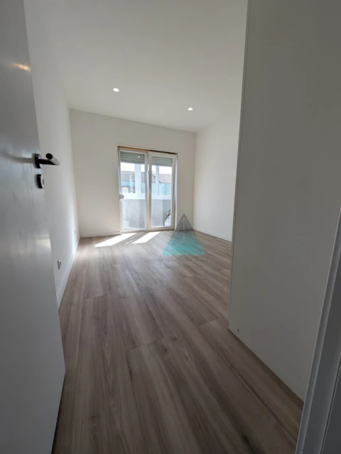 Apartamento T3 para Venda em Agualva e Mira-Sintra