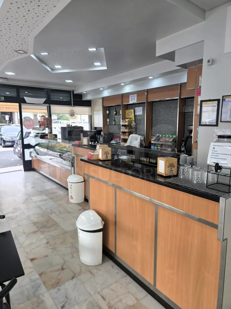 Loja para Venda em Santa Iria de Azoia, São João da Talha e Bobadela Foto 4