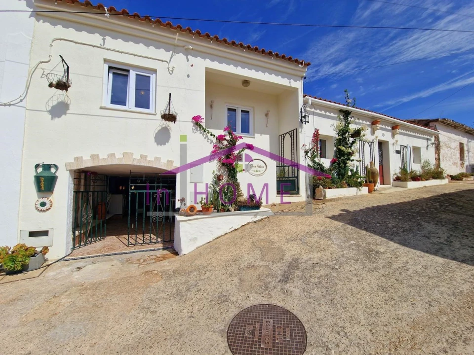 Moradia T4 para Venda em Alte Foto 1