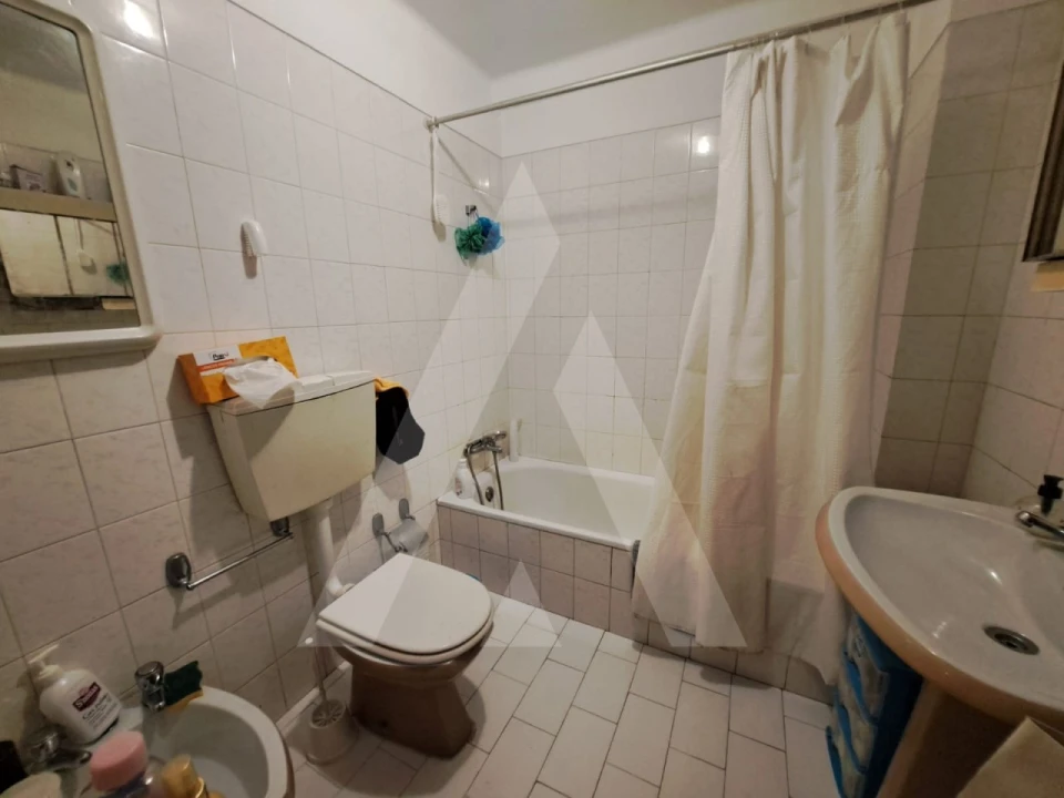 Apartamento T1 para Venda em Quarteira Foto 5