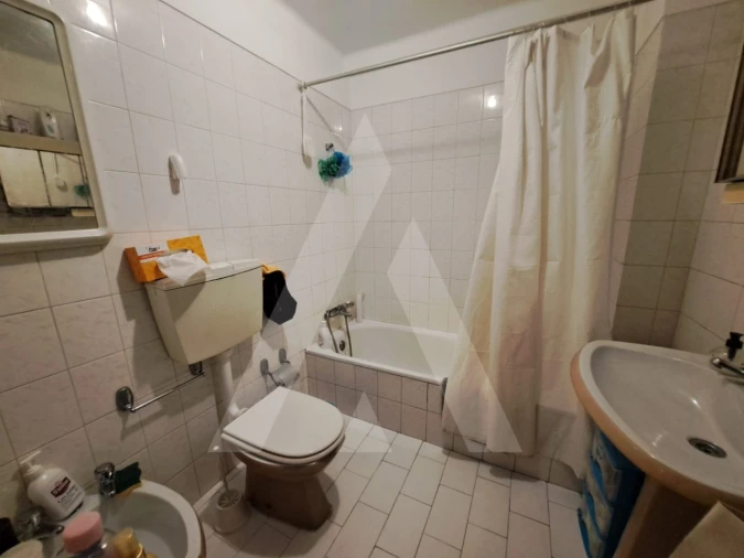 Apartamento T1 para Venda em Quarteira Foto 5