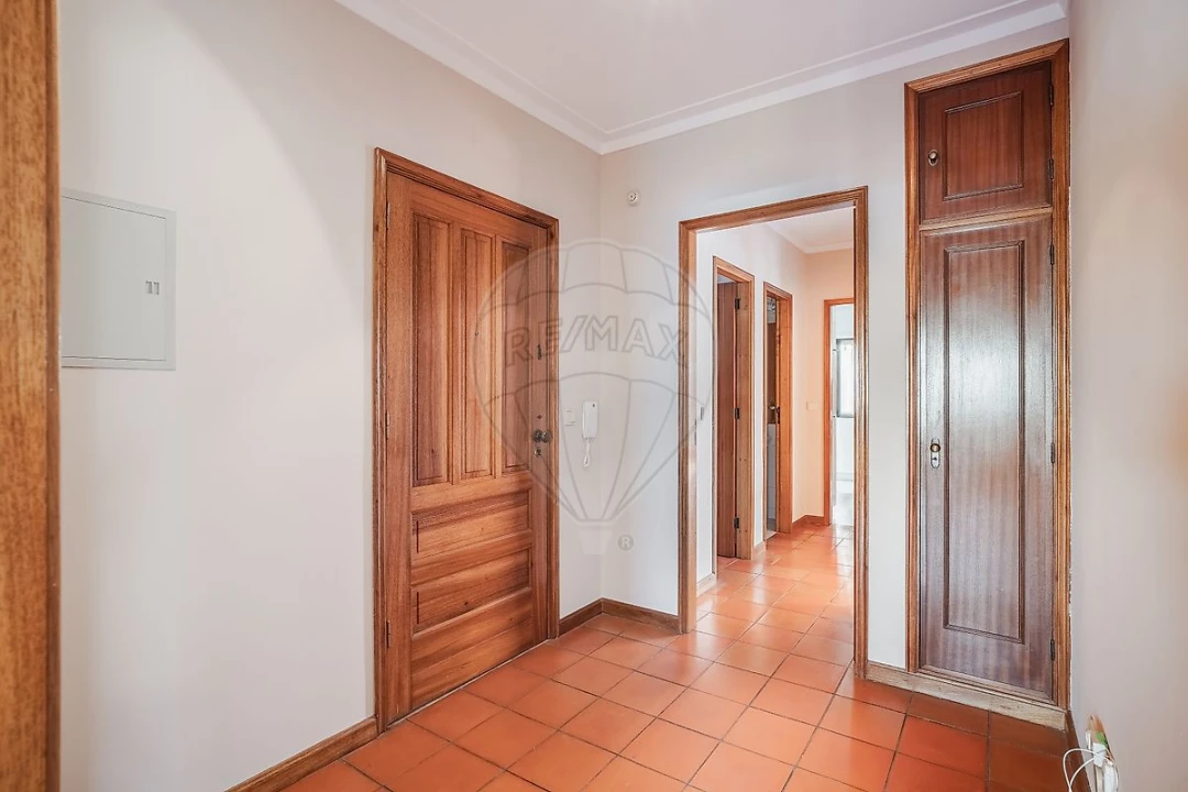 Apartamento T3 para Venda em Mafamude e Vilar do Paraíso Foto 2