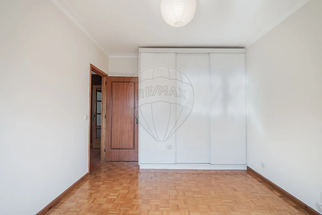 Apartamento T3 para Venda em Mafamude e Vilar do Paraíso Foto 13