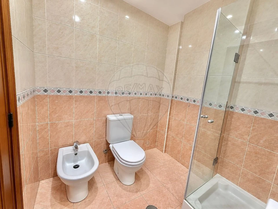 Apartamento T4 para Venda em Santa Marinha e São Pedro da Afurada Foto 15
