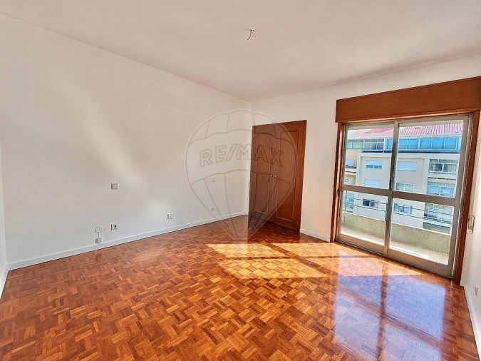 Apartamento T4 para Venda em Santa Marinha e São Pedro da Afurada Foto 11