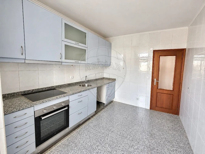 Apartamento T4 para Venda em Santa Marinha e São Pedro da Afurada Foto 4