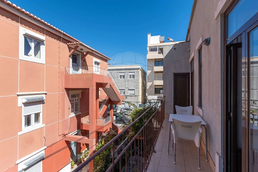 Apartamento T3 para Arrendamento em Algés, Linda-A-Velha e Cruz Quebrada-Dafundo Foto 13