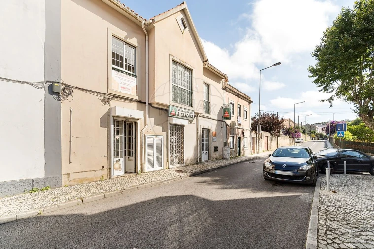 Loja para Arrendamento em Queluz e Belas Foto 2