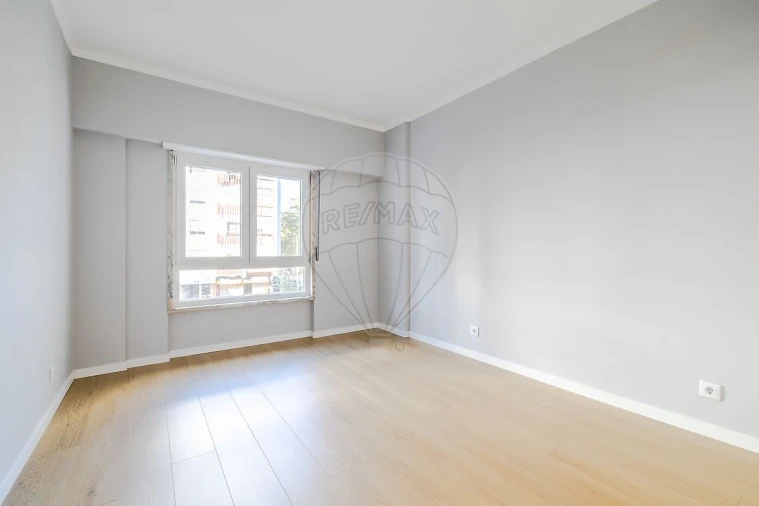 Apartamento T2 para Venda em Alfragide Foto 16