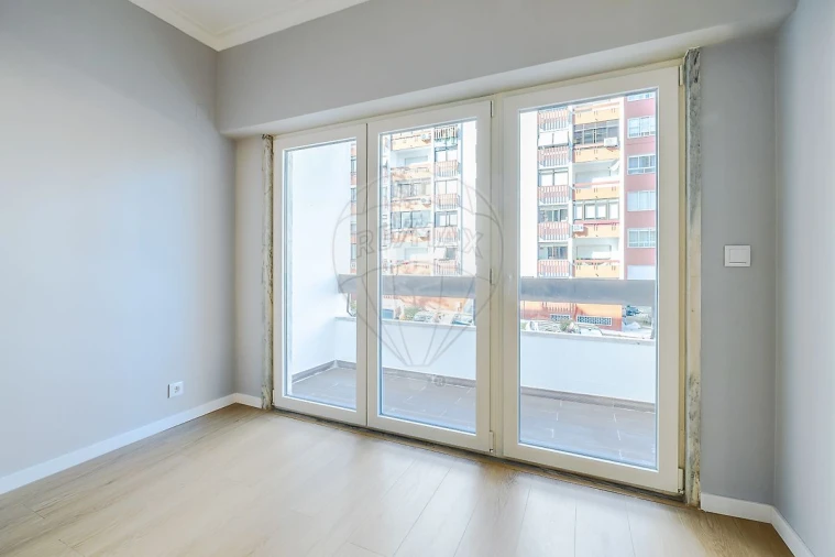 Apartamento T2 para Venda em Alfragide Foto 3