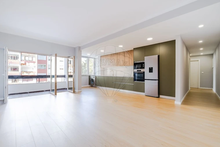 Apartamento T2 para Venda em Alfragide Foto 9