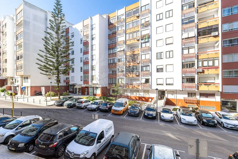 Apartamento T2 para Venda em Alfragide Foto 7