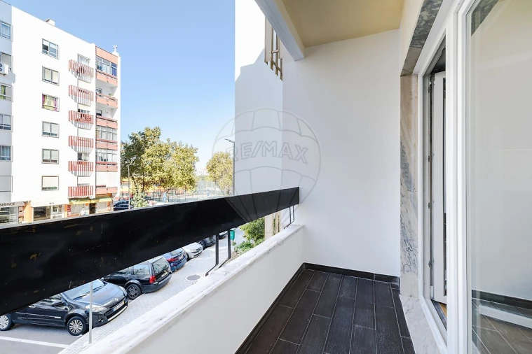 Apartamento T2 para Venda em Alfragide Foto 5