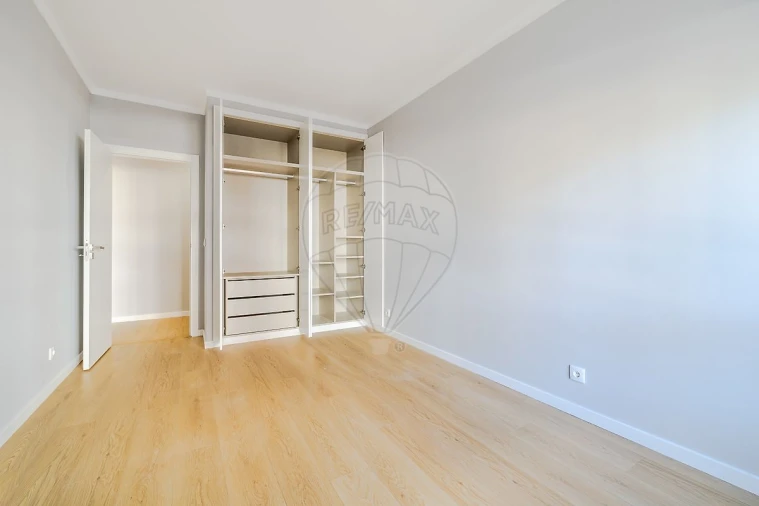 Apartamento T2 para Venda em Alfragide Foto 25
