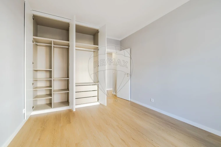 Apartamento T2 para Venda em Alfragide Foto 19