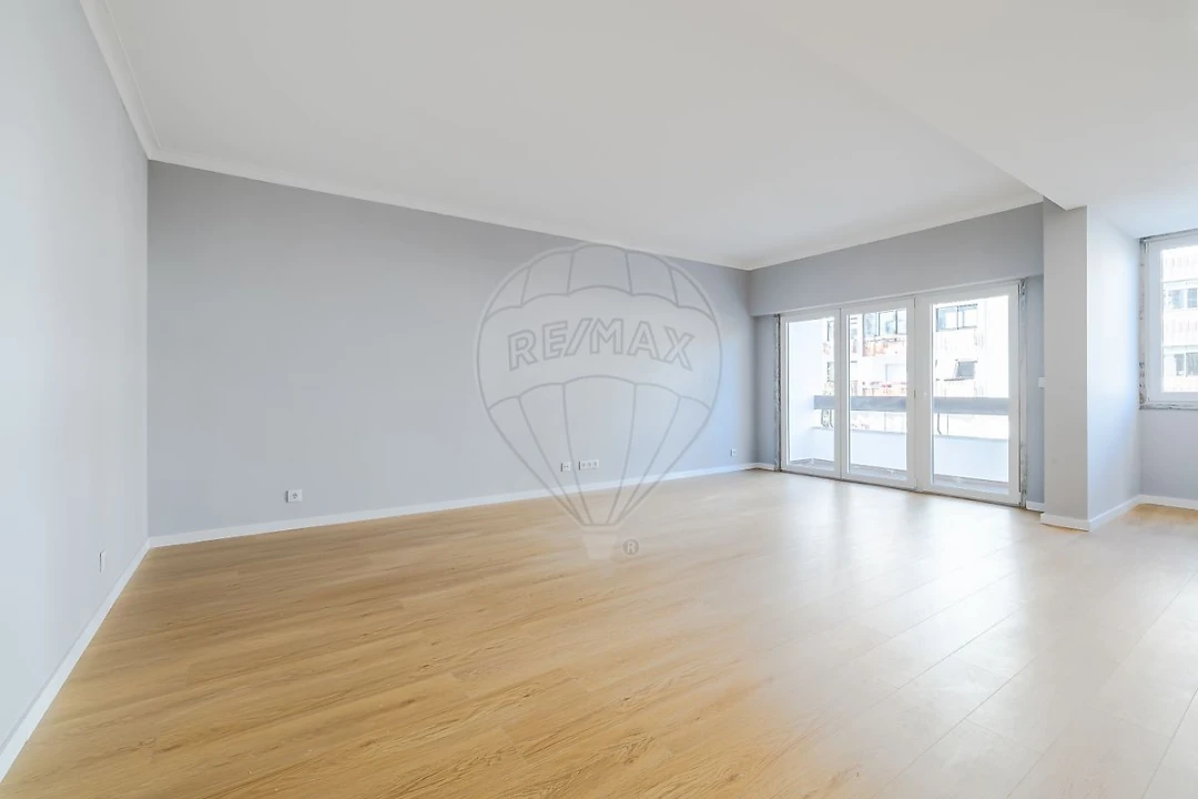 Apartamento T2 para Venda em Alfragide Foto 1