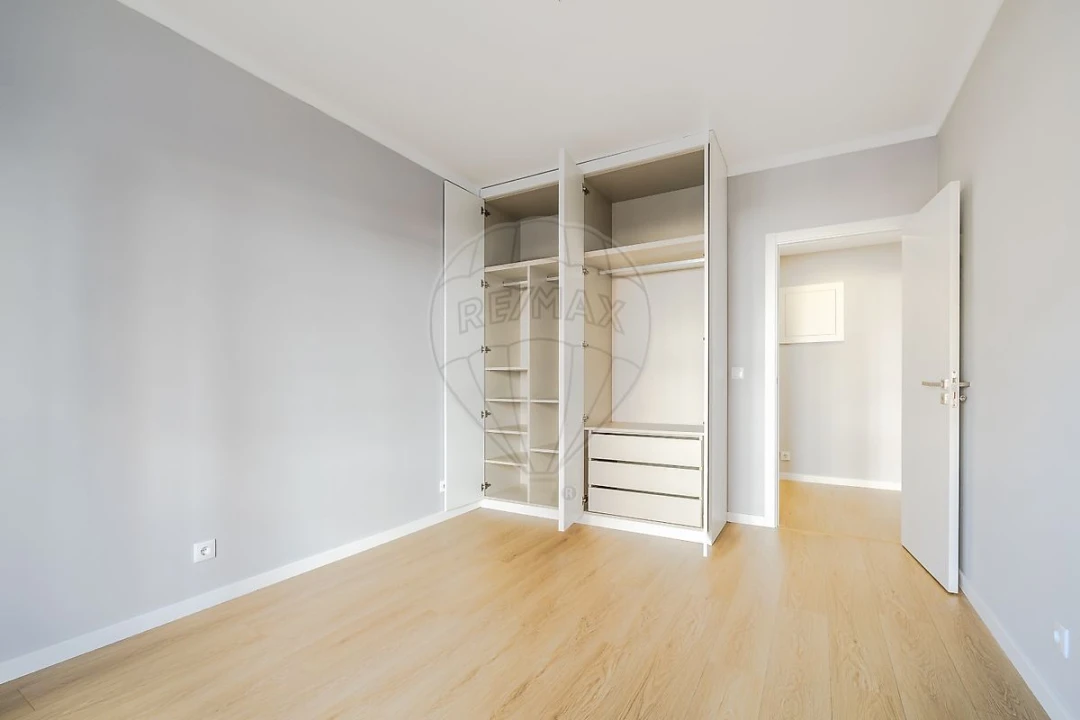 Apartamento T2 para Venda em Alfragide Foto 20