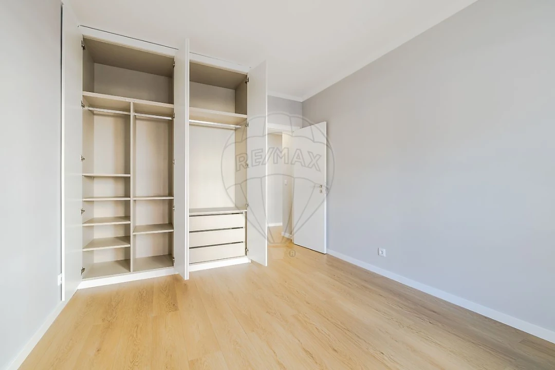 Apartamento T2 para Venda em Alfragide Foto 19