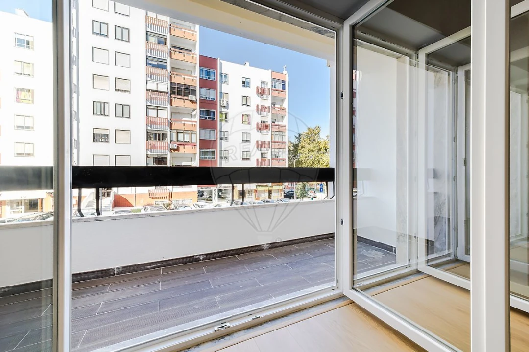 Apartamento T2 para Venda em Alfragide Foto 4