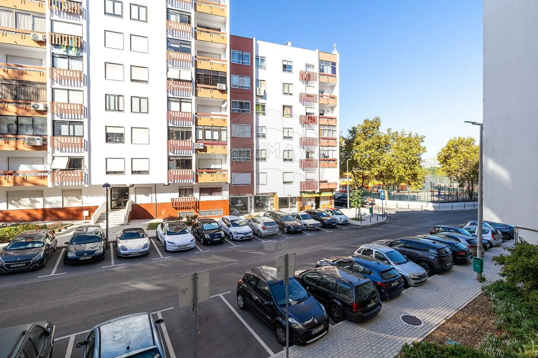 Apartamento T2 para Venda em Alfragide Foto 6