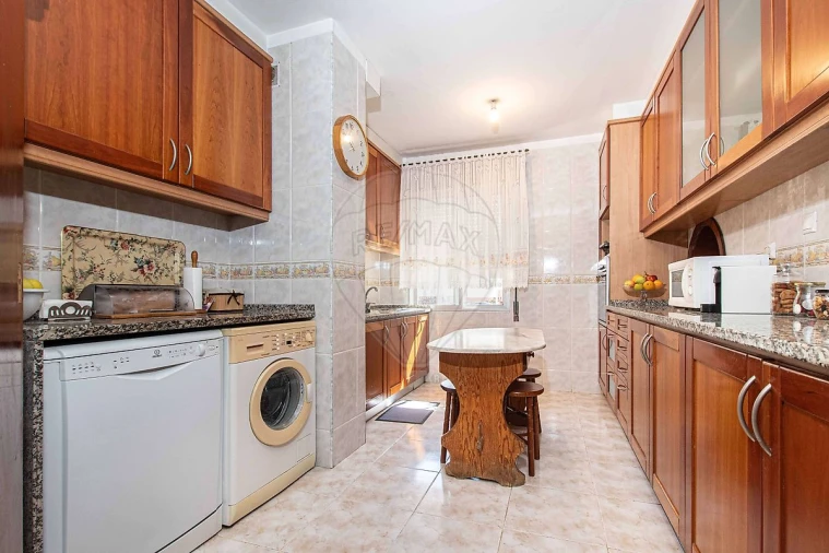 Apartamento T4 para Venda em Vialonga Foto 6