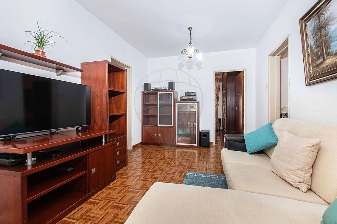 Apartamento T4 para Venda em Vialonga Foto 3