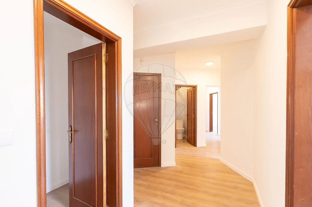 Apartamento T4 para Venda em Escapães Foto 3