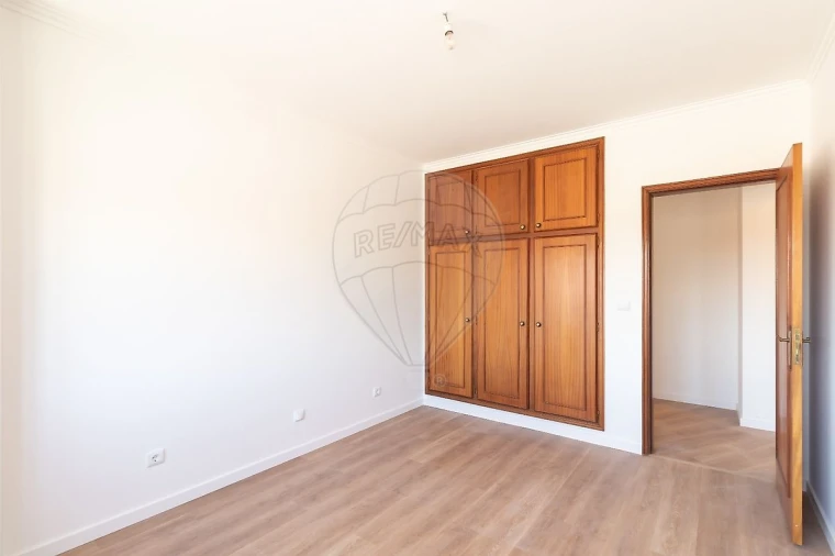 Apartamento T4 para Venda em Escapães Foto 11