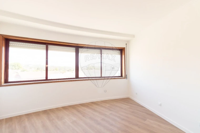 Apartamento T4 para Venda em Escapães Foto 12