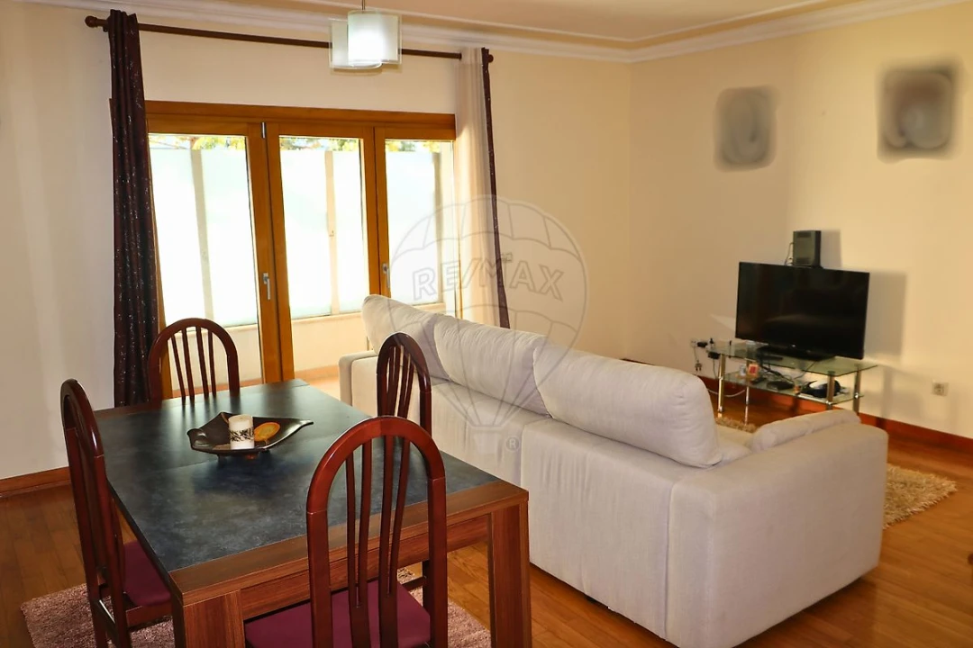 Apartamento T2 para Venda em Odivelas Foto 3