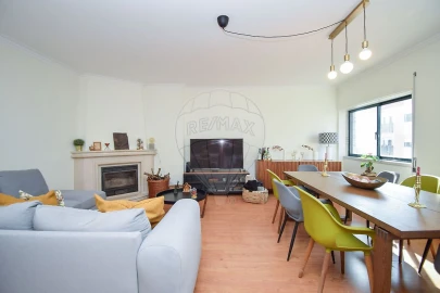 Apartamento T3 para Venda em Santa Maria e São Miguel, São Martinho, São Pedro Penaferrim