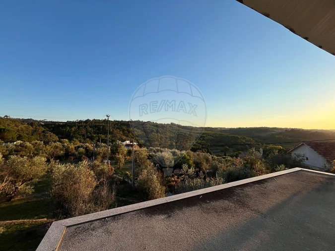 Moradia T3 para Venda em Fornos de Maceira Dão Foto 4
