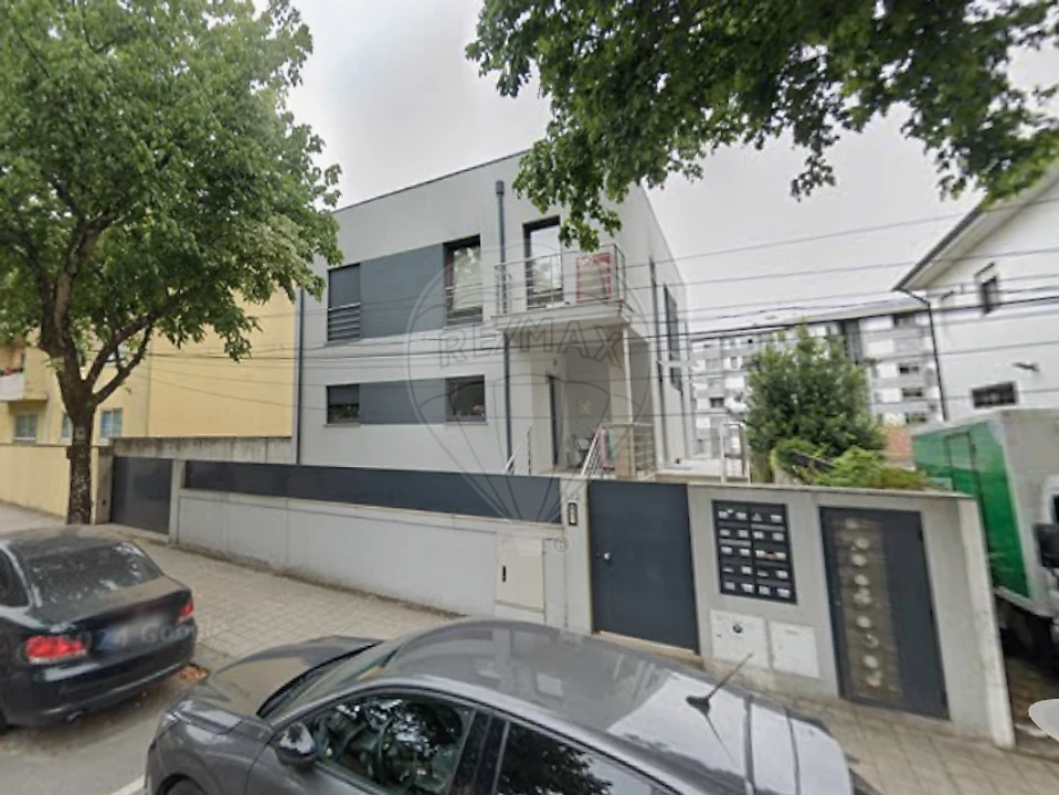 Apartamento T1 para Venda em Paranhos Foto 1