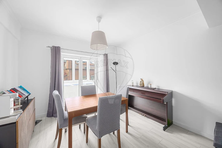 Apartamento T2 para Venda em Póvoa de Santa Iria e Forte da Casa Foto 4