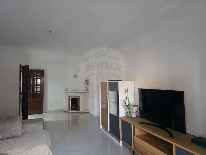 Apartamento T2 para Arrendamento em Póvoa de Santa Iria e Forte da Casa Foto 2