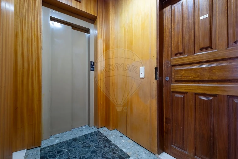 Apartamento T0 para Venda em Mafamude e Vilar do Paraíso Foto 17