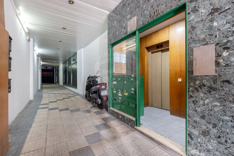 Apartamento T0 para Venda em Mafamude e Vilar do Paraíso Foto 18