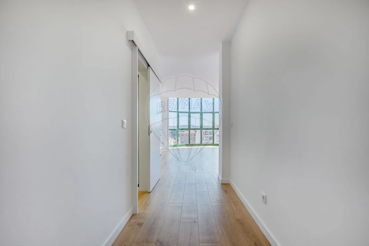 Apartamento T0 para Venda em Mafamude e Vilar do Paraíso Foto 4