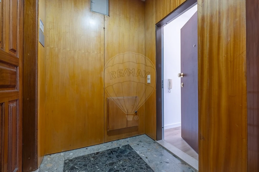 Apartamento T0 para Venda em Mafamude e Vilar do Paraíso Foto 3