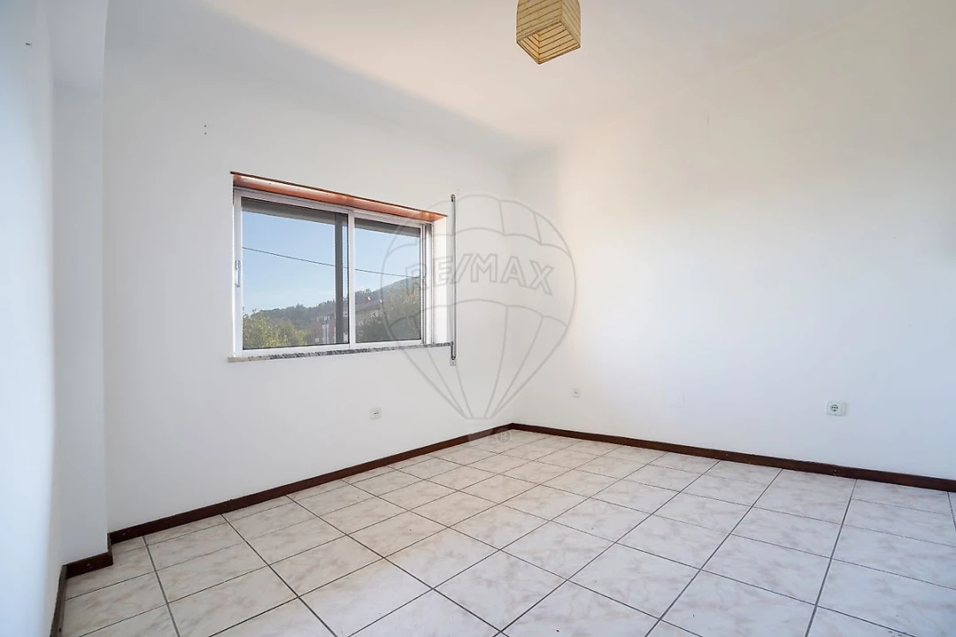 Apartamento T2 para Venda em Lousã e Vilarinho Foto 17