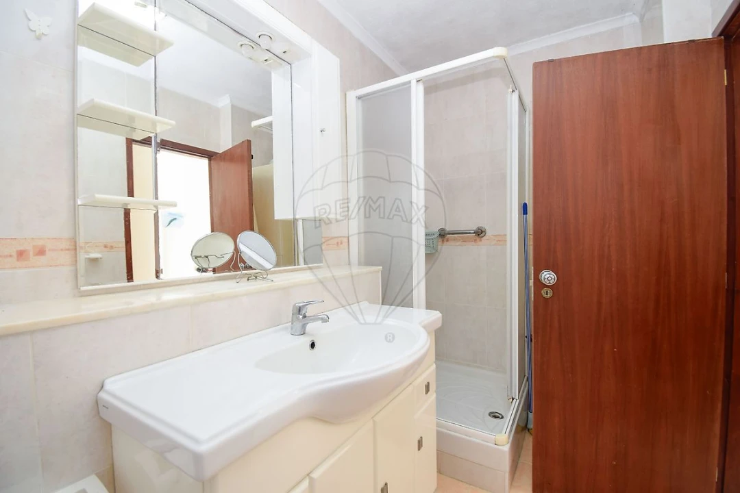 Apartamento T2 para Venda em Rio de Mouro Foto 6