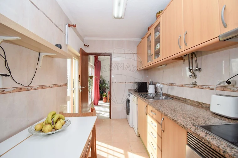 Apartamento T2 para Venda em Rio de Mouro Foto 17
