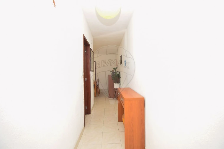 Apartamento T2 para Venda em Rio de Mouro Foto 11