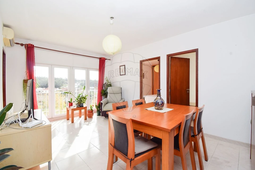 Apartamento T2 para Venda em Rio de Mouro Foto 16
