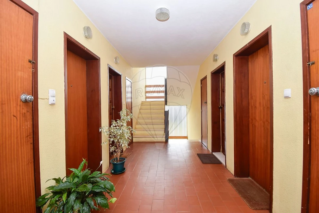 Apartamento T2 para Venda em Rio de Mouro Foto 22